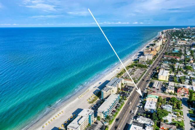 Sunset Beach Suites Сейнт Пийт Бийч Екстериор снимка