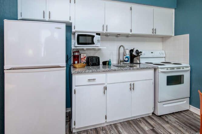 Sunset Beach Suites Сейнт Пийт Бийч Екстериор снимка