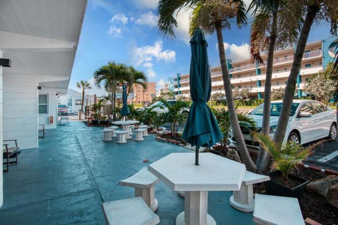 Sunset Beach Suites Сейнт Пийт Бийч Екстериор снимка
