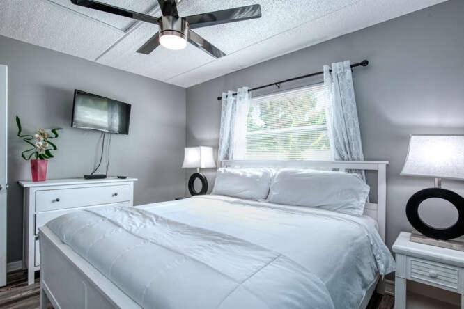 Sunset Beach Suites Сейнт Пийт Бийч Екстериор снимка
