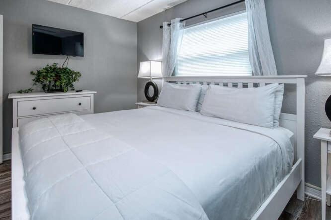 Sunset Beach Suites Сейнт Пийт Бийч Екстериор снимка