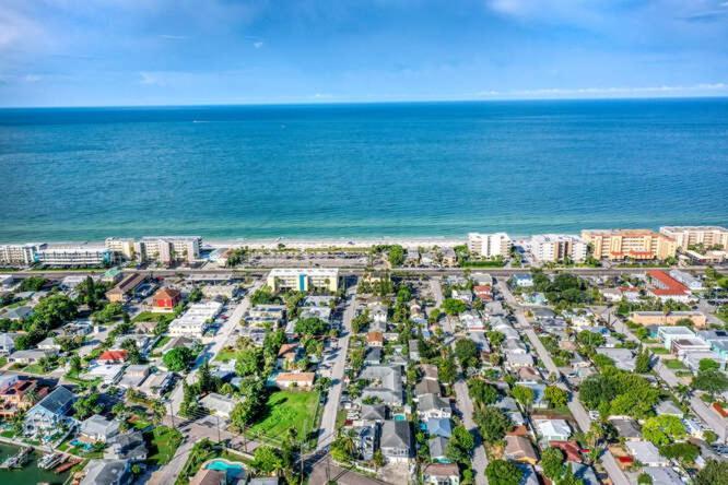 Sunset Beach Suites Сейнт Пийт Бийч Екстериор снимка