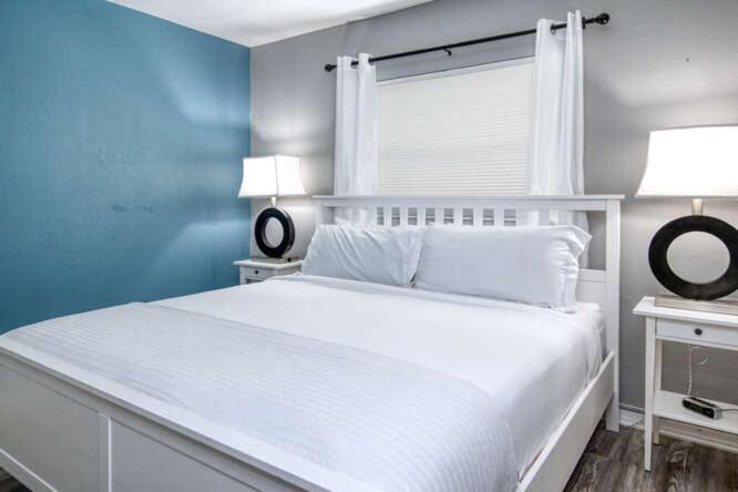 Sunset Beach Suites Сейнт Пийт Бийч Екстериор снимка